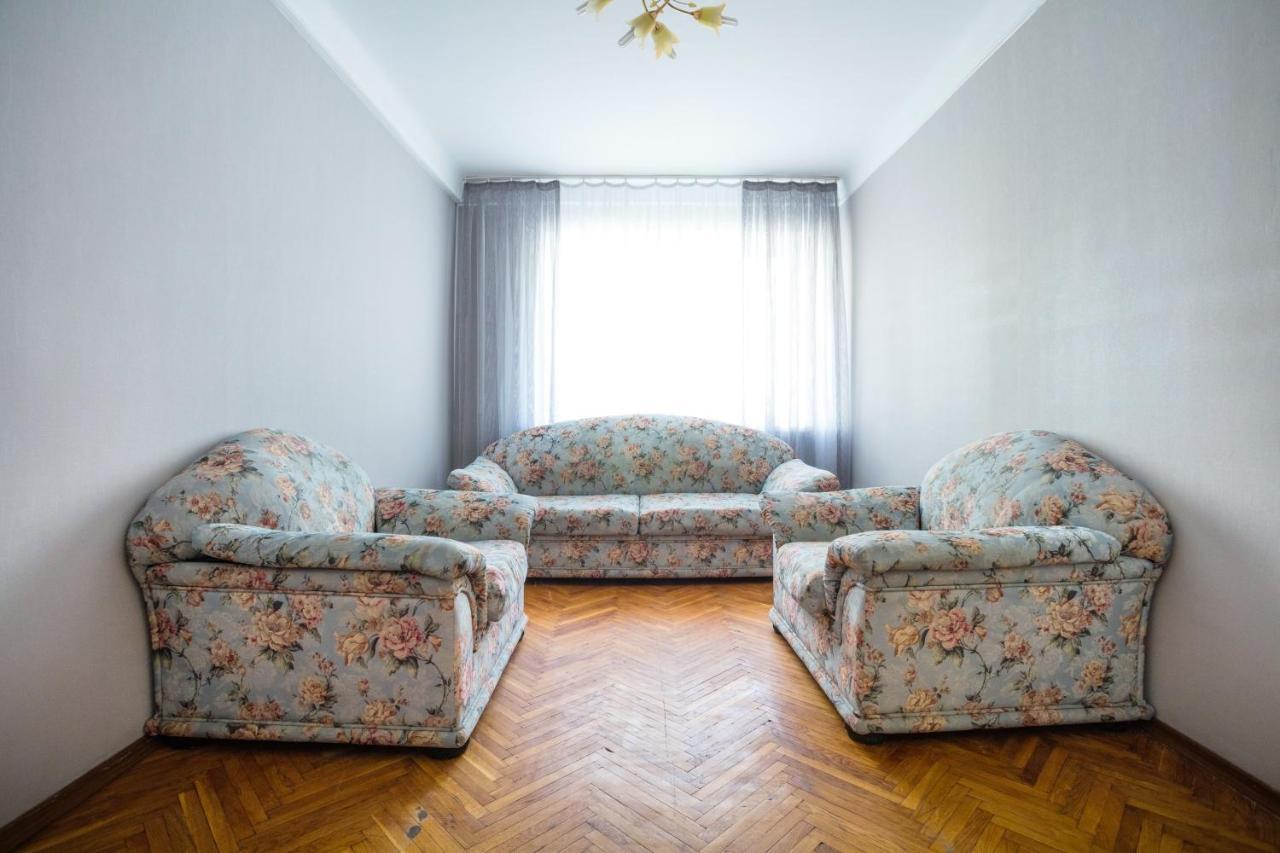 Apartment near metro Pecherskaya Kiev Bagian luar foto