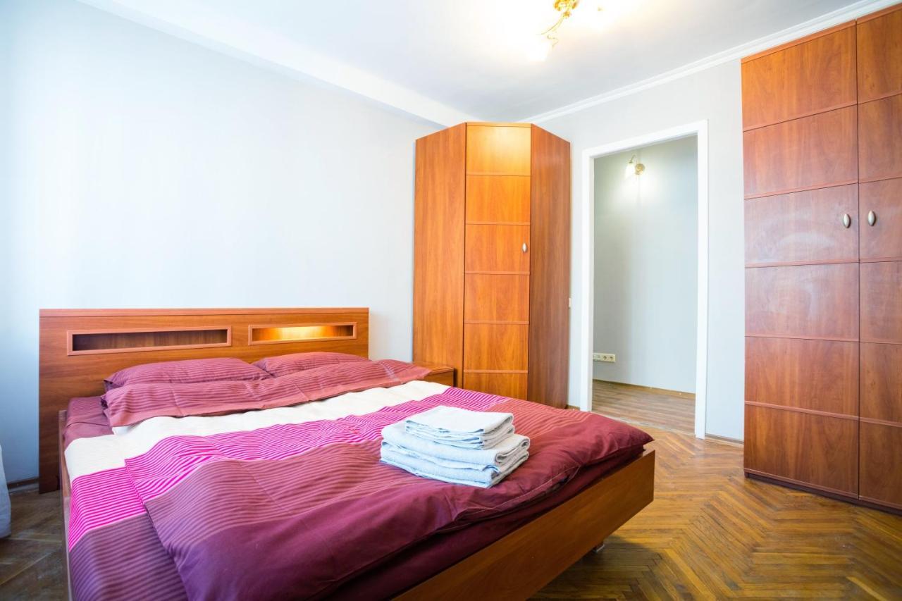Apartment near metro Pecherskaya Kiev Bagian luar foto