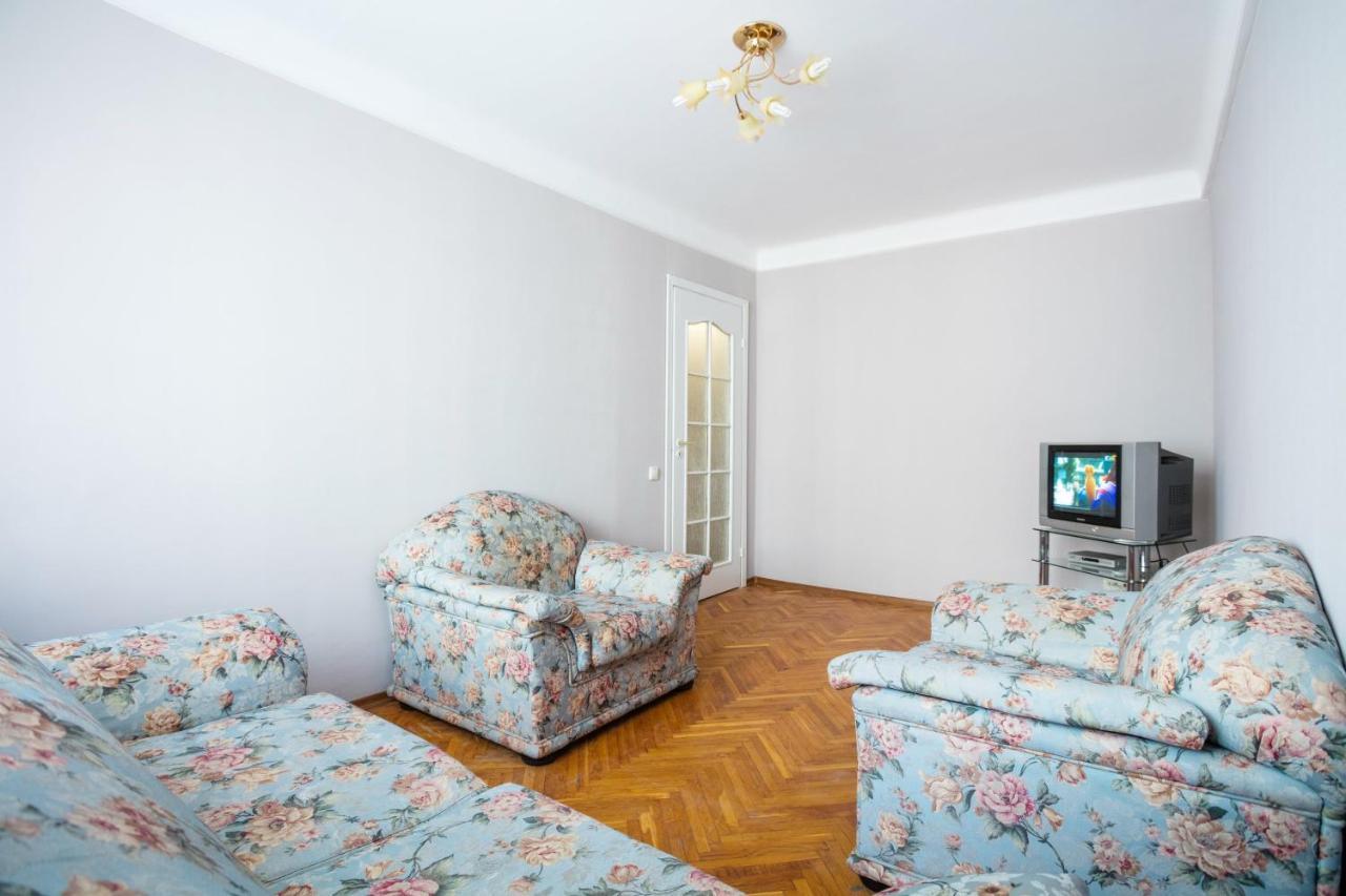 Apartment near metro Pecherskaya Kiev Bagian luar foto